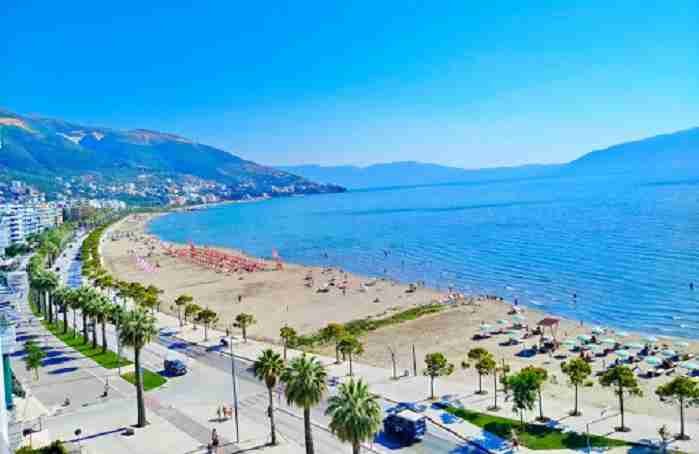  Apartamentet e peshqirët zëvendësojnë hotelet dhe çadrat në Vlorë