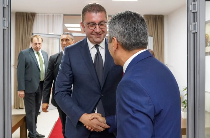  Blerim Bexheti me tone të ashpra ndaj Izet Mexhitit: Heshtni për UÇK-në – Ia puthni dorën padronit