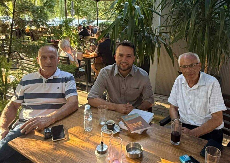 Blerant Ramadani takon profesorin veteran të arsimit shqip Avzi Mustafa