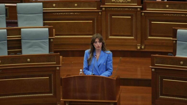 Viktimizohet Albulena Haxhiu: Nuk është problem emri im por Vetëvendosje