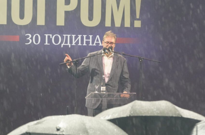  Vuçiq “dhezet” në fjalim, i quan “kopilë” ndërkombëtarët teksa flet për Kosovën