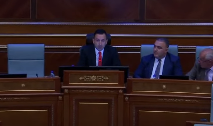  Kryetari i sapozgjedhur i jep Kuvendit një pauzë njëorëshe