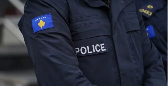 FOTO/ Policia kërkon ndihmën e qytetarëve për identifikimin e një personi që dyshohet për vjedhje