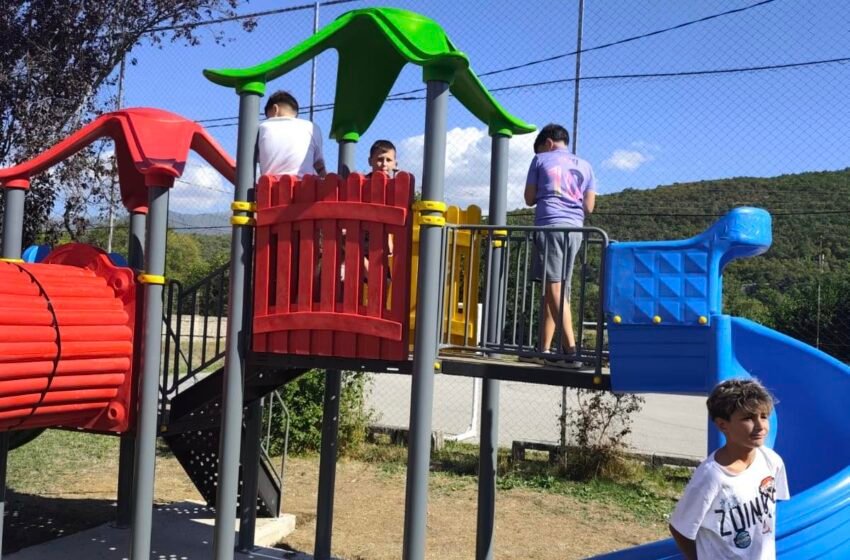 Fëmijët në qendër të vëmendjes – 16 kënde lojërash po ndërtohen në Gostivar