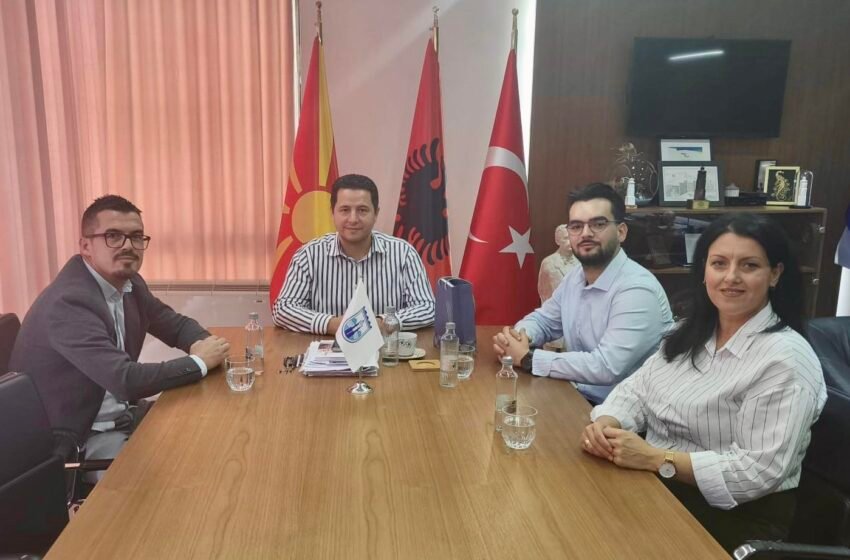 Valbon Limani priti studentin e dalluar në Angli, Naser Veliu nga Gostivari