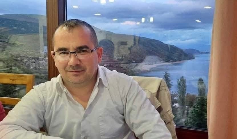 Jepuni një “dajak” të mirë politikanëve shqiptarë para se të na “rrahin” për 4 vjet!