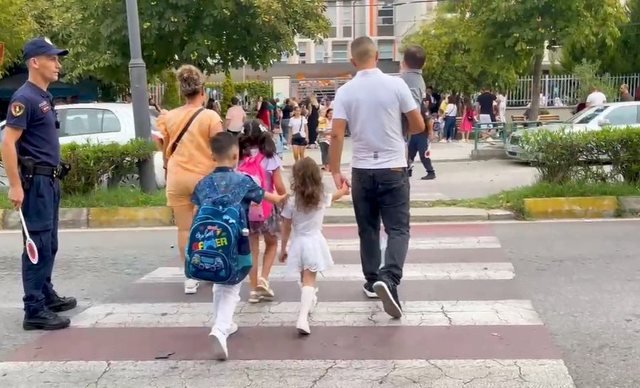 Për 10 vjet mbi 112 mijë nxënës më pak në Shqipëri