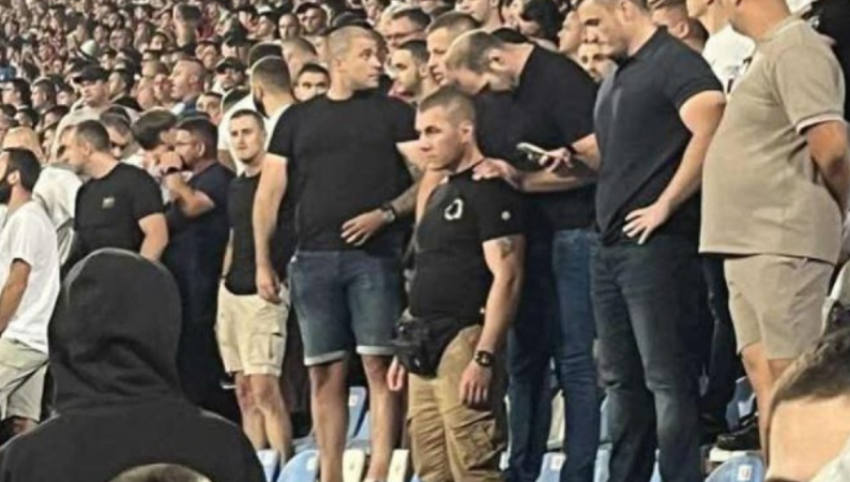Të kërkuarit për sulmin terrorist në Banjskë të pranishëm në ndeshjen Serbi-Angli, u përfshinë në dhunë dhe thirrje ‘Kosova është Serbi