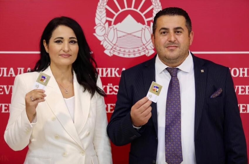  Venera Azizi: Shqipja për herë të parë edhe në kartelat e identifikimit në Qeveri