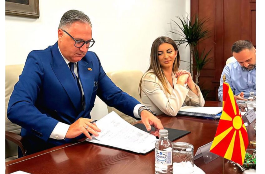 Drejtori i ZNAM-it firmos marrëveshje me Fondin Pensional nga Republika Srpska (FOTO)