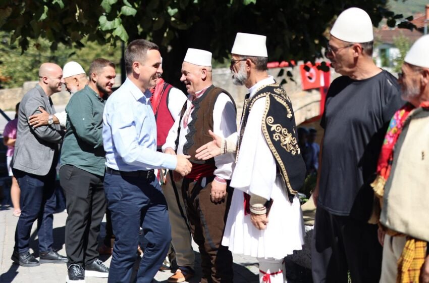  Kasami: Hej Tetovë heu trungu i lisit, ti shkëlqimin ia jep plisit