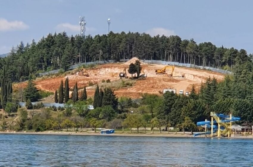  Ohër/ I vuri flakën motoskafit të vëllaut, arrestohet 52-vjeçari