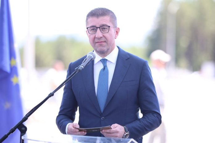 Mickoski: Puna e Qeverisë po jep rezultate, kemi 10 mijë vende të reja pune