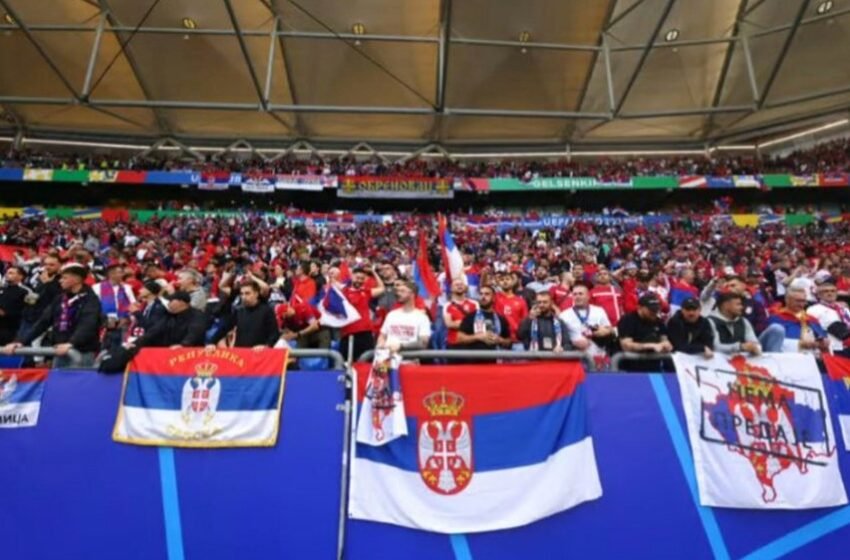 Skandal në Beograd/ Tifozët serbë me thirrje “Kosova është Serbi”, gjatë ndeshjes kundër Anglisë