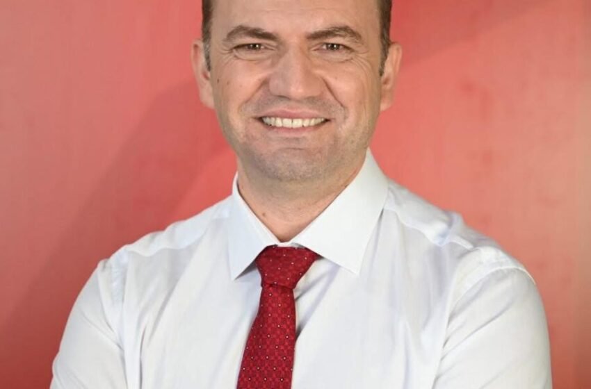  Bujar Osmani i shqetësuar pas pyetjes për rastin “Monstra”, braktis konferencën për media!