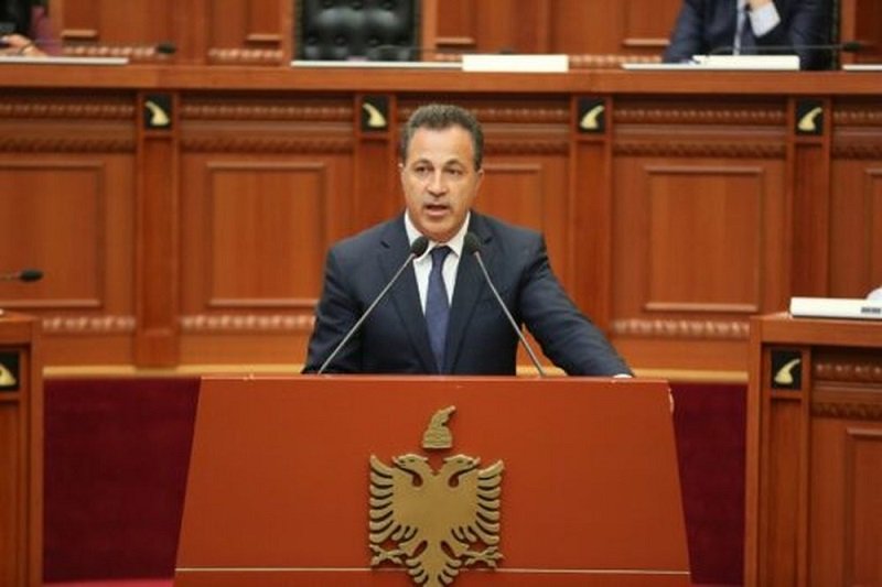  Kuvendi rrëzon kërkesën e opozitës, Niko Peleshi mbetet kryeparlamentar!