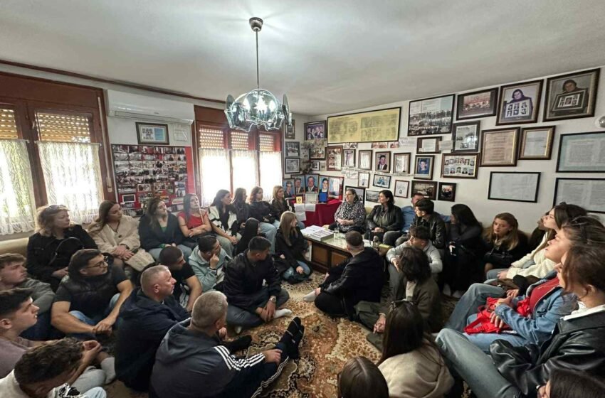  Maturantët dhe profesorët struganë vizituan Ferdonije Qerkezin!