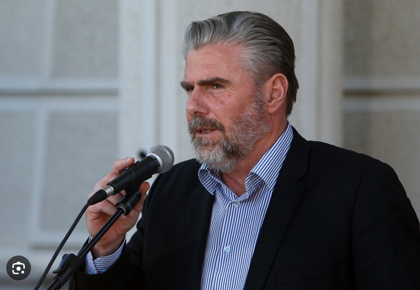  Orhan Ibrahimi: Arben Taravari, kush të nënshhtroi?