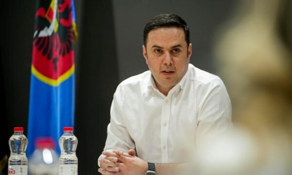  Lumir Abdixhiku: Mjaft me “mandatarë pa shumicë”, Republika nuk është lojë elektorale