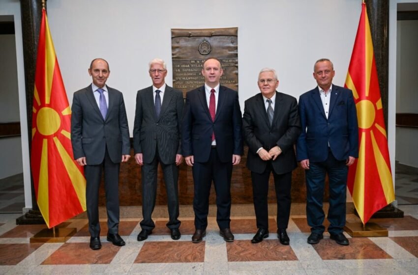  Gashi në takim me ish-kryetarët e Kuvendit