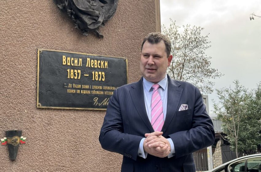  Ambasadori bullgar në Shkup, Radoukov: “I qëndrojmë Marrëveshjes, topi është në fushën tuaj”