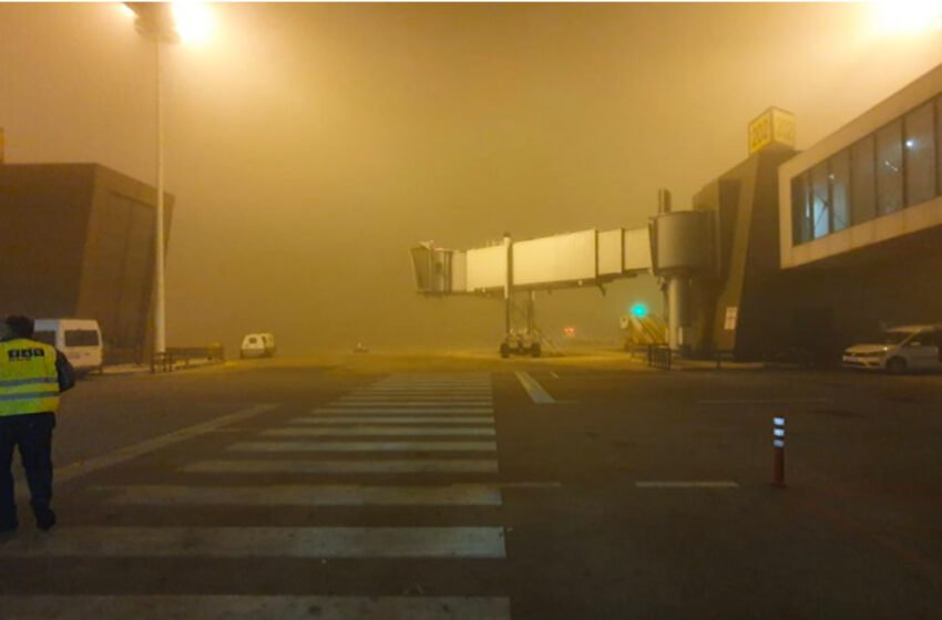  Kaos në qiell mbi Shkup: Stuhia e fuqishme jugore detyron avionët të devijojnë fluturimet