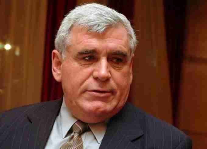 Azem Vllasi  PDK po kalon përçarje të brendshme  të pakënaqurit mund ta votojnë qeverinë Konjufca