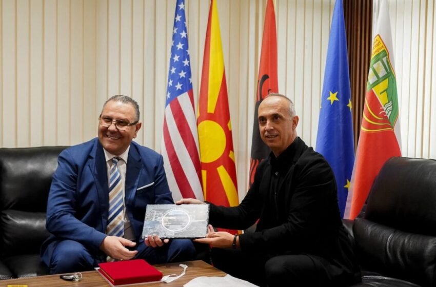  Aleksandër Jovanovski merr detyrën e kryetarit të Komunës së Kërçovës: Nuk është privilegj, por detyrim ndaj qytetarëve