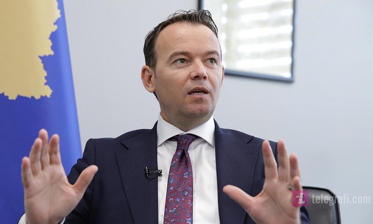  “Faton Peci shpërthen pas fyerjeve në ‘Debat Plus’: Kallëzim penal ndaj Ekrem Llukës, Lirim Mehmetajt dhe Ermal Pandurit