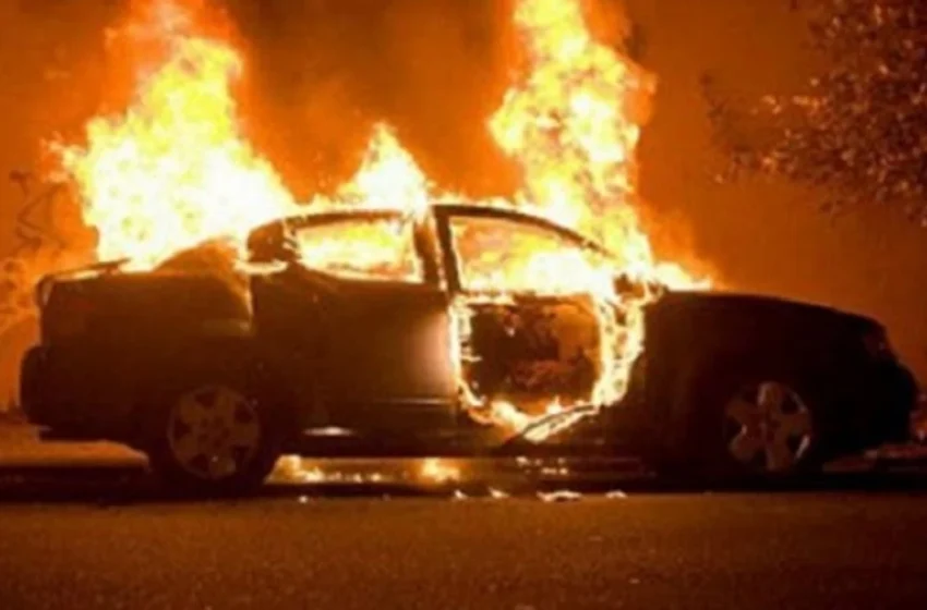  Tre automjete përfshihen nga zjarri në Shkup