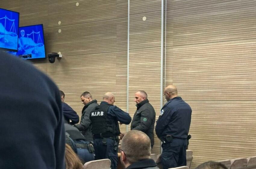  Mbrojtja kërkon përjashtimin e prokurorit, ndërpritet seanca ndaj të akuzuarve për sulmin terr*orist në Ibër-Lepenc