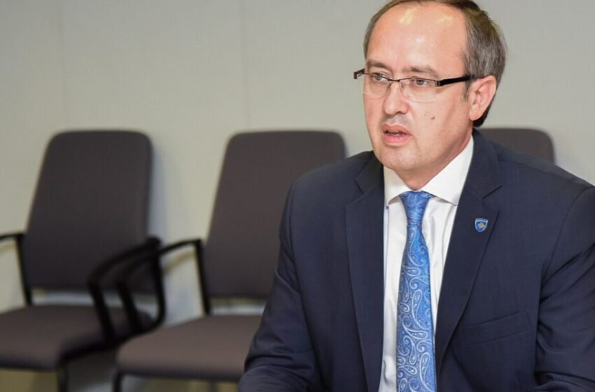  Hoti: Vjosa Osmani është dorë e zgjatur e Albin Kurtit, s’po luan rolin e presidentes