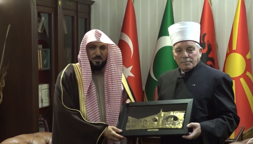  VIDEO  Imami Qabesë arrin në Shkup  Jam këtu për të përcjellë porosinë e paqes