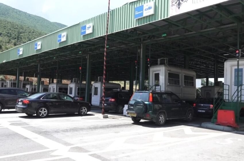  Fluks i lartë automjetesh edhe në kufirin Shqipëri-Kosovë