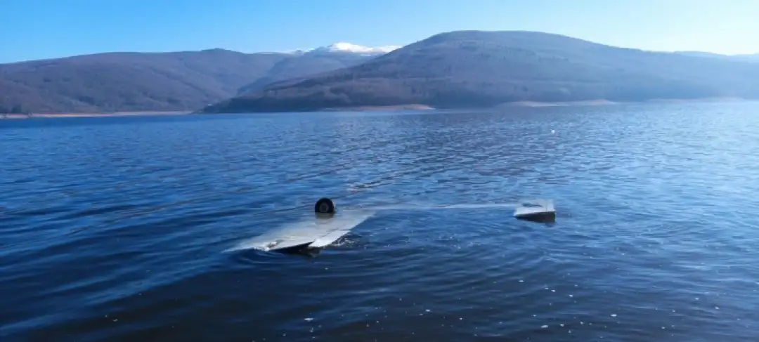 KHAAIR ka filluar një hetim për rënien e aeroplanit sportiv në Liqenin e Mavrovës