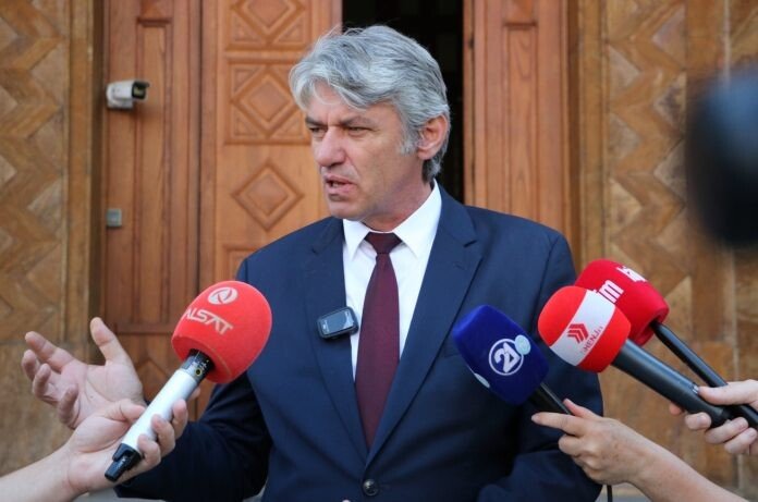  Sela: Nga sot këshilli i komunës së Strugës nuk udhëhiqet në gjuhën shqipe!