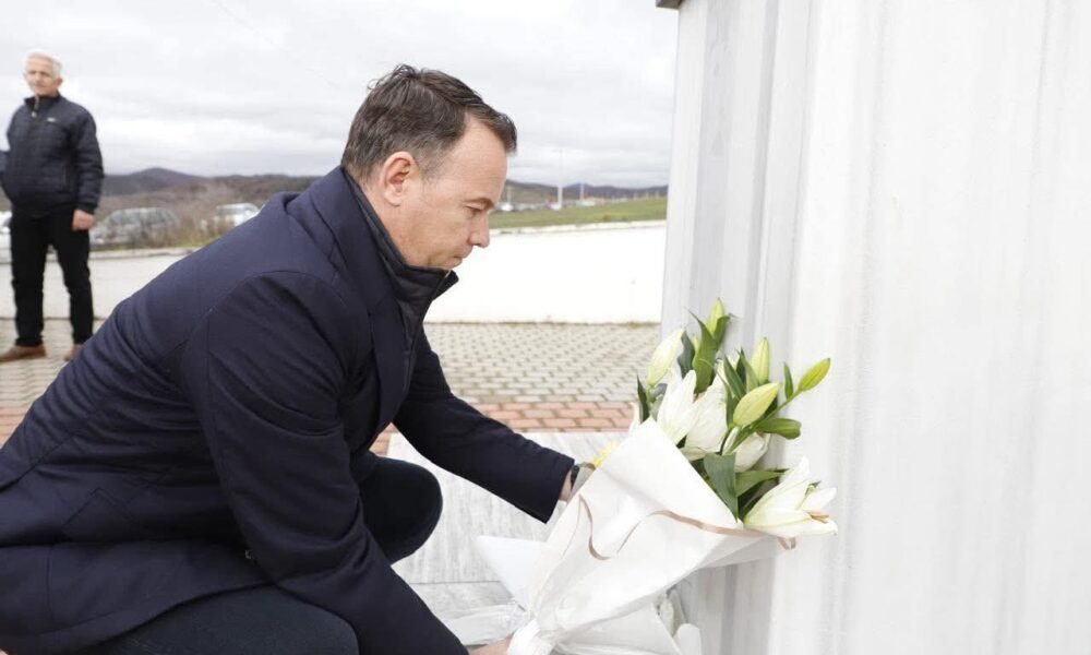 Faton Peci nderon Xhevat Jusufin në 27 vjetorin e rënies