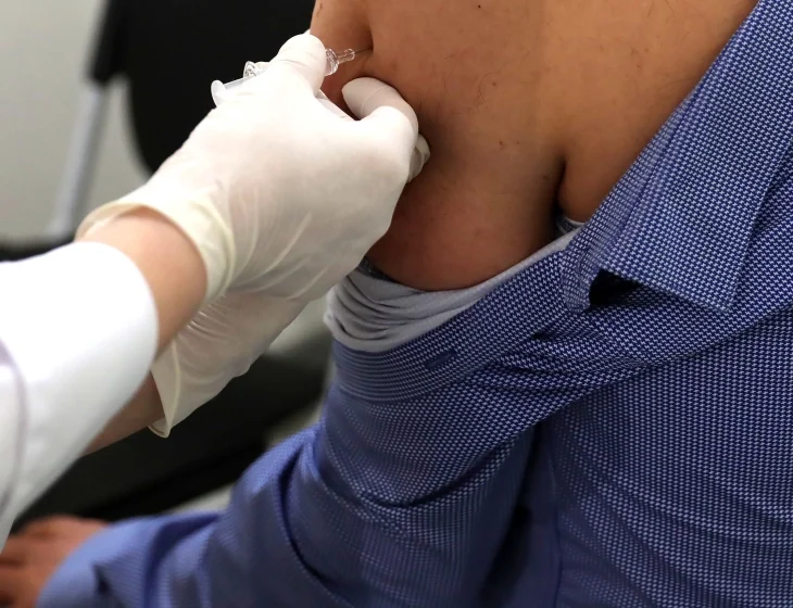  (VIDEO) 7 500 vaksina kundër hepatit B për punonjësit shëndetësor