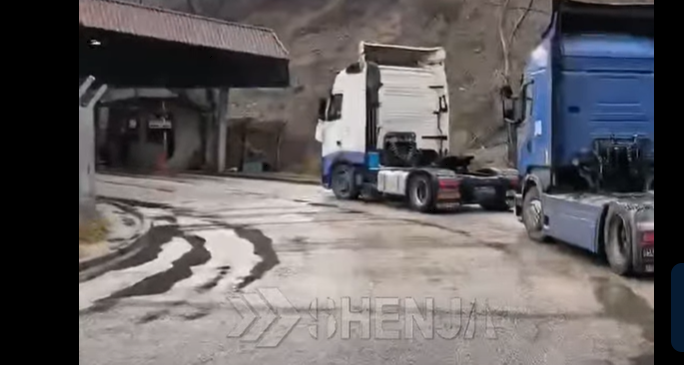  LAMM: Trafiku në pikat kufitare është bllokuar vetëm për automjetet e rënda transportuese!