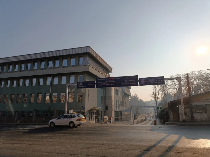  (VIDEO) Të punësuarit me kontrata nëpër spitale presin “aminin” e ministrive