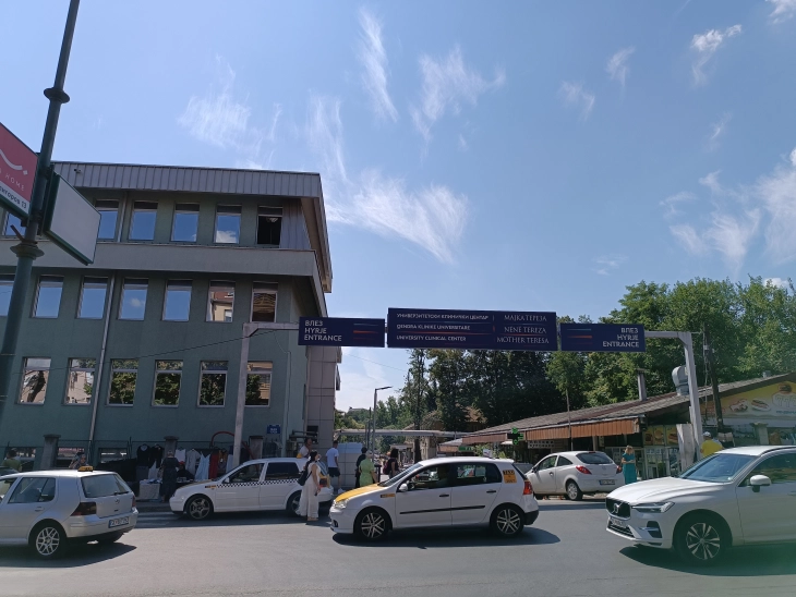  Humbi jetën fëmija dyvjeçar në Maqedoni që u godit në kokë nga një copë metali natën e Vitit të Ri