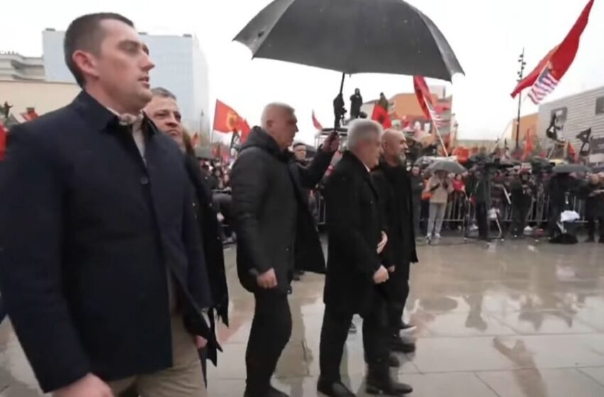  Ali Ahmeti i bashkohet marshit “Drejtësi, jo politikë” në Prishtinë