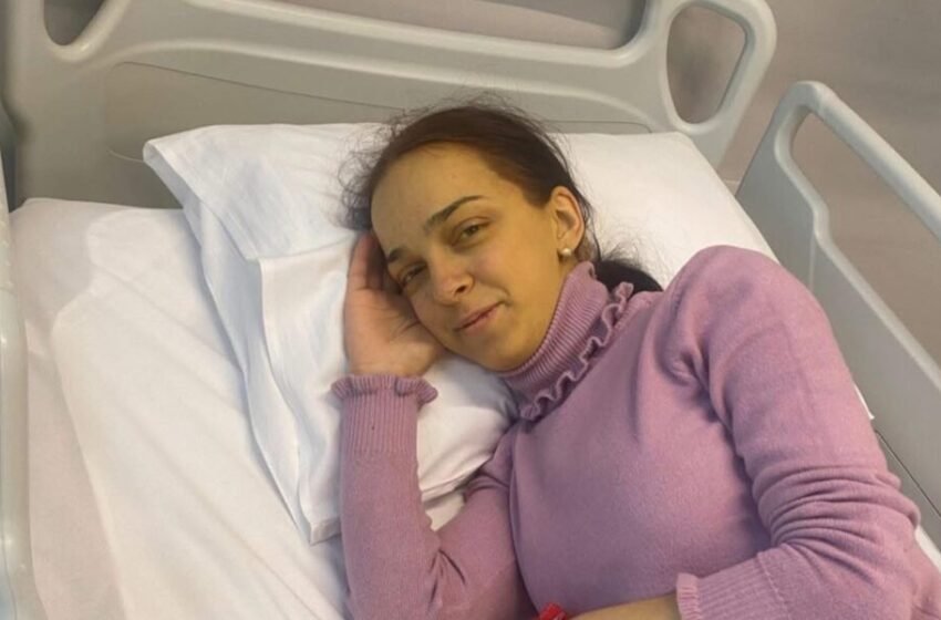  Para tetë vitesh vëllai ia dhuroi mëlçinë, tash edhe nëna: 22-vjeçarja nga Malisheva në gjendje të rënduar shëndetësore