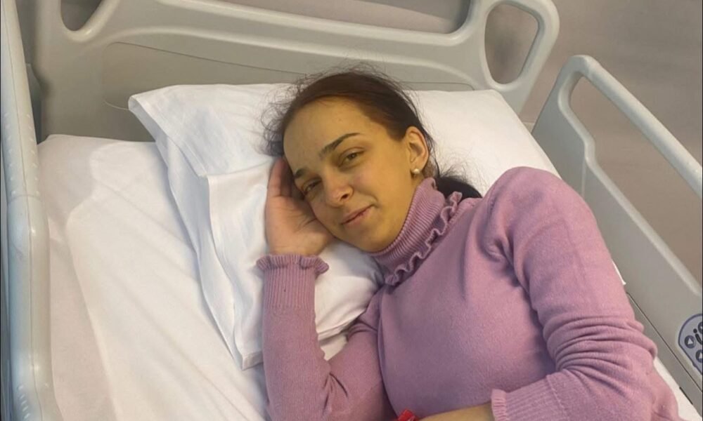 Para tetë vitesh vëllai ia dhuroi mëlçinë  tash edhe nëna  22 vjeçarja nga Malisheva në gjendje të rënduar shëndetësore