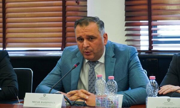 Alarmi i Musmuratit në Bruksel për  autoritarizmin e Kurtit   Bajqinovci i reagon  Demokracinë s e rrëzon propaganda