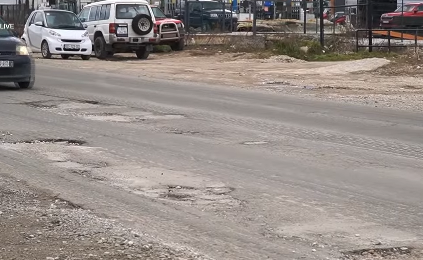  Një segment i magjistrales së vjetër në Vushtrri u gërrye më 2024 dhe mbeti pa u shtruar