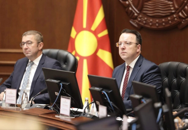 Nikolloski  Me ekipin e ri  VMRO DPMNE fiton zgjedhjet parlamentare  presidenciale dhe lokale