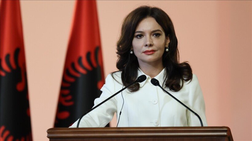 Provimi i jurisprudencës në shqip  Spiropali  Përgëzime për studentët shqiptarë 