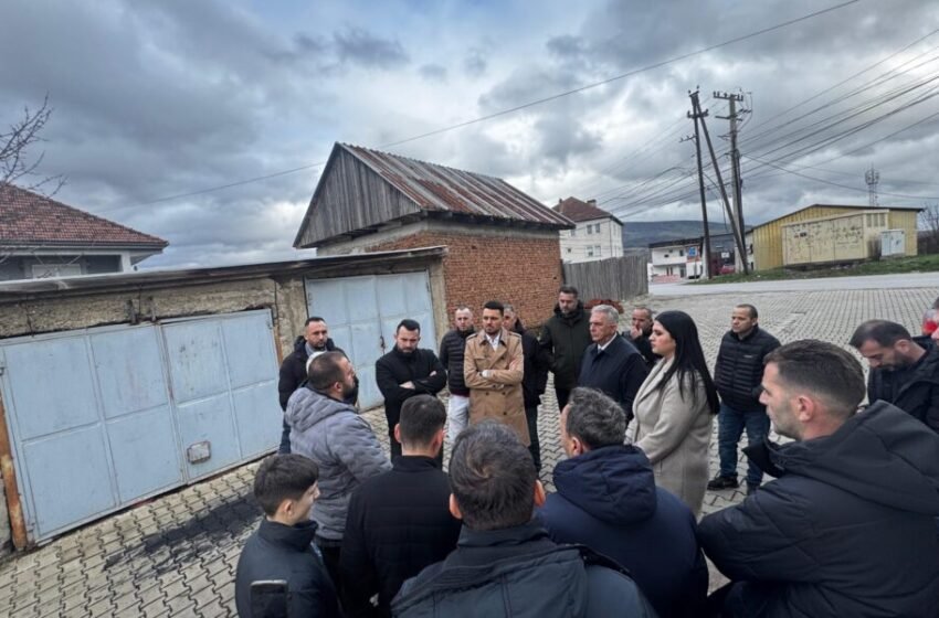  Nënkryetari Osmani dhe udhëheqësi i departamentit të MMPH vizitojnë shtëpitë e dëmtuara nga vërshimet dhe tërmeti i mbrëmshëm në Bair, banorët kërkojnë ndihmë