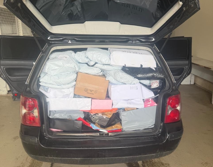  Sekuestrohen mbi 33 mijë euro mallra në Vërmicë – automjeti nuk iu bind urdhërit për kontroll, ndalohet në autostradë